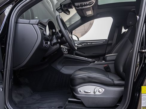 Certified 2026 Porsche Macan AWD/4WD image 26