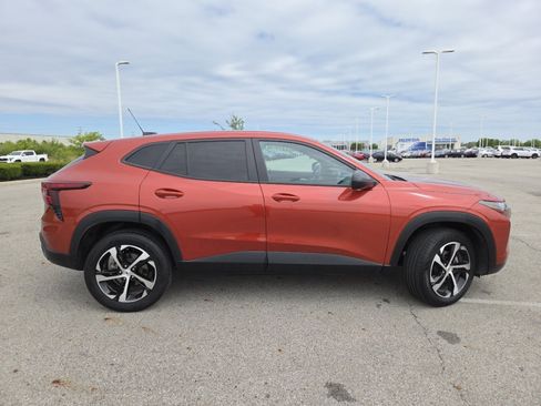 Used 2024 Chevrolet Trax RS w/ Driver Confidence Package FWD image 18