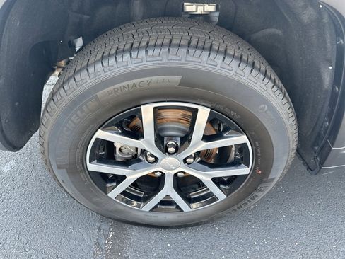 Used 2024 Jeep Grand Cherokee Limited image 18