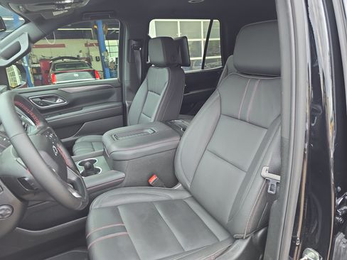 Used 2024 Chevrolet Tahoe RST w/ RST Performance Edition AWD/4WD image 16