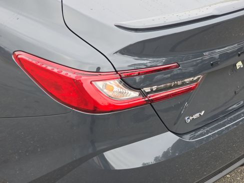 Used 2025 Toyota Camry SE image 40