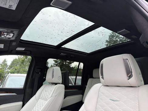 Used 2025 Cadillac Escalade ESV Sport Platinum w/ LPO, ONYX Package AWD/4WD image 20