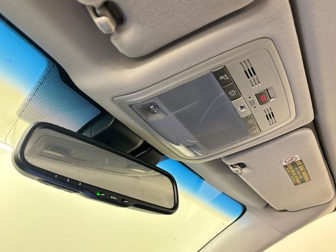 Used 2011 Lexus IS 350C w/ Luxury Pkg RWD image 16