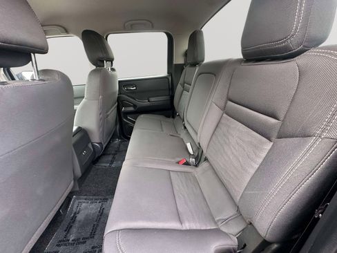 Used 2024 Nissan Frontier SV image 31