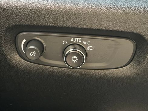 Used 2022 Chevrolet Traverse LT AWD/4WD image 34