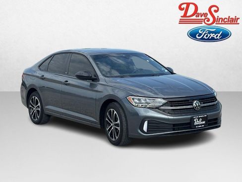 Used 2024 Volkswagen Jetta Sport FWD image 4