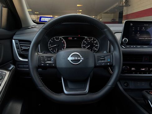 Used 2026 Nissan Rogue SV FWD image 32