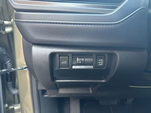 Used 2025 Subaru Forester Premium AWD/4WD image 15