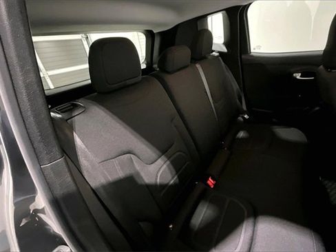 Used 2019 Jeep Renegade Latitude w/ Cold Weather Group image 26