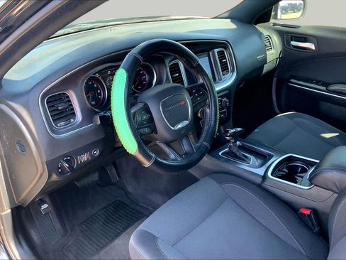 Used 2018 Dodge Charger SXT RWD image 16