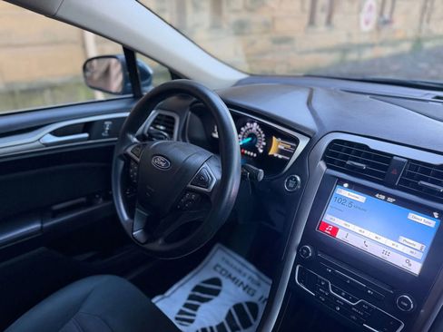 Used 2018 Ford Fusion SE w/ Fusion SE Technology Package image 14