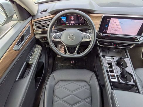 Used 2025 Volkswagen Atlas SE FWD image 16