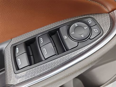 Used 2018 Chevrolet Malibu LT w/ Leather Package image 32