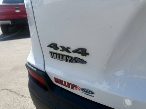 Used 2022 Jeep Cherokee Trailhawk w/ Premium Leather Package AWD/4WD image 44