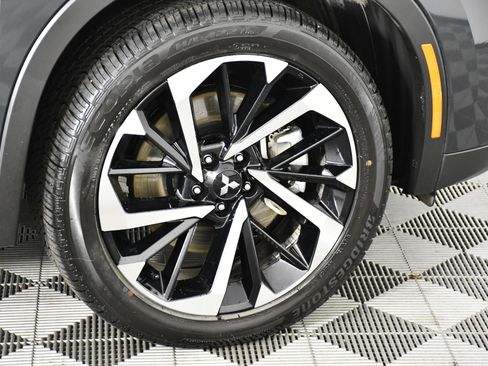 Used 2025 Mitsubishi Outlander SE image 48