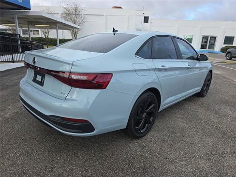 New 2026 Volkswagen Jetta SE image 3