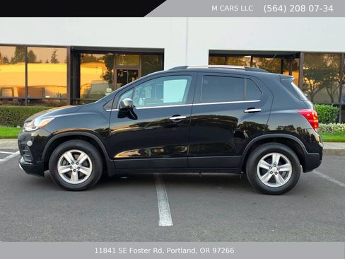 Used 2020 Chevrolet Trax LT w/ LT Convenience Package FWD image 9