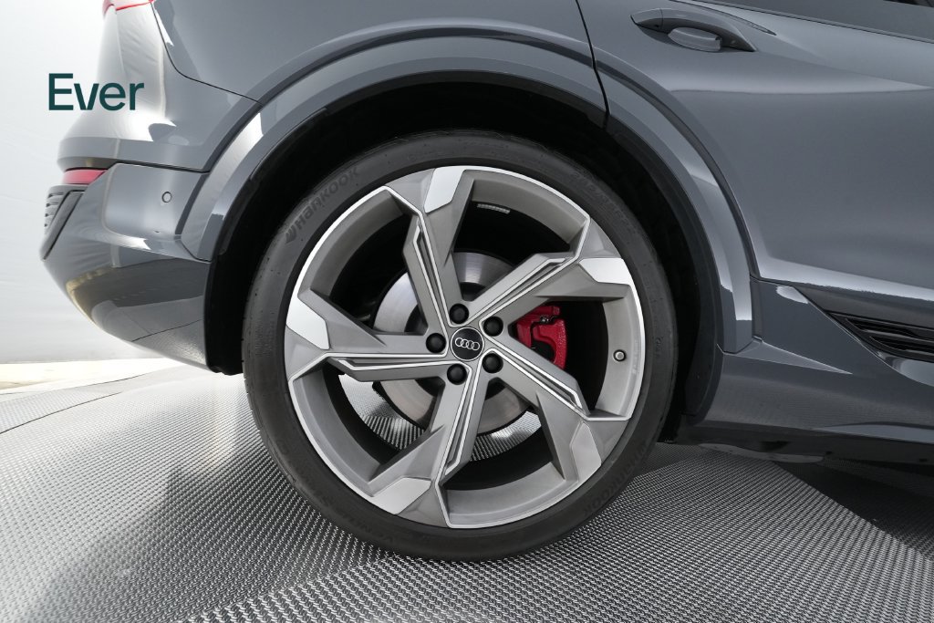 Used 2024 Audi Q8 e-tron Prestige w/ Prestige Package AWD/4WD image 21