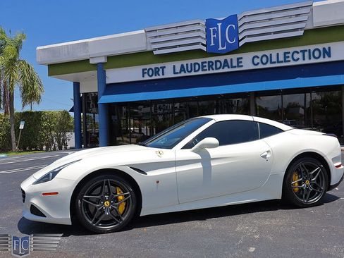 Used 2015 Ferrari California T RWD image 5