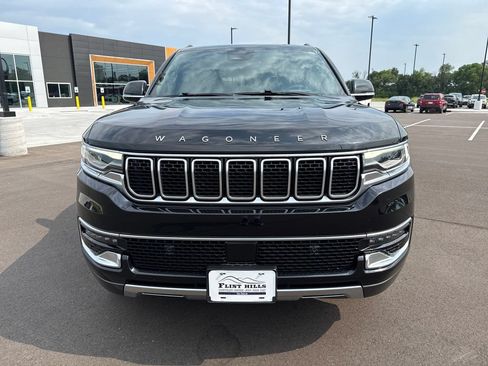 Used 2022 Jeep Wagoneer Series III w/ Premium Group I AWD/4WD image 8