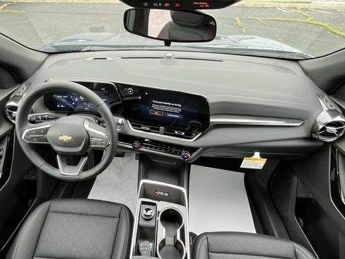 New 2026 Chevrolet Equinox LT w/ Convenience Package II FWD image 9