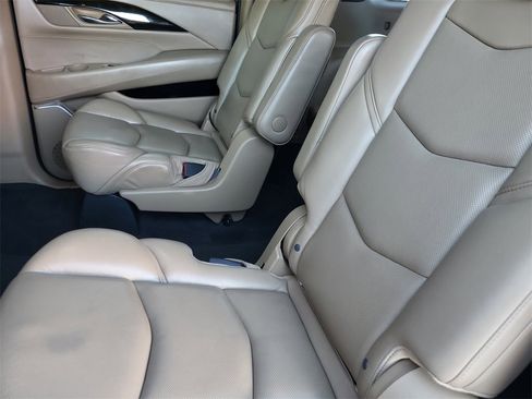 Used 2020 Cadillac Escalade ESV Platinum image 14