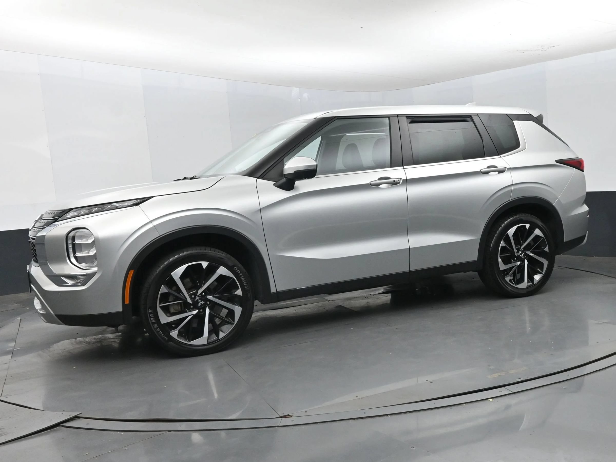 Used 2024 Mitsubishi Outlander FWD image 5