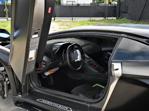 Used 2018 Lamborghini Aventador S AWD/4WD image 8