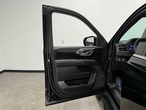 Used 2023 GMC Yukon XL SLT w/ SLT Luxury Package image 13