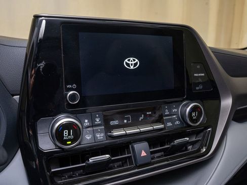 Used 2023 Toyota Highlander LE image 14