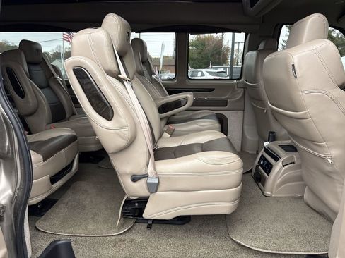 Used 2020 GMC Savana 2500 Extended w/ Enhanced Convenience Package image 28