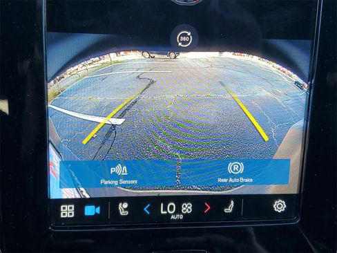 Used 2023 Volvo XC40 B5 Plus w/ Driver Assist Package image 18