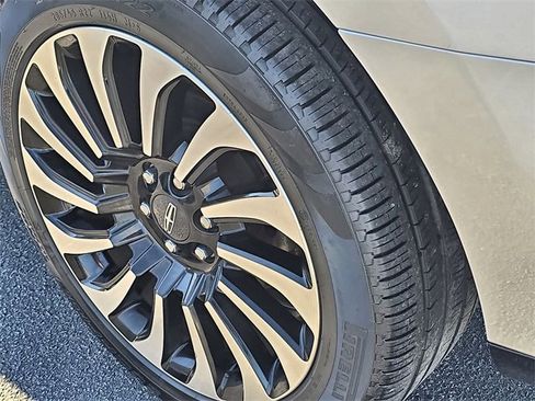 Used 2018 Lincoln Navigator Select image 13