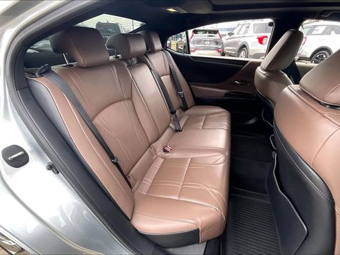Used 2024 Lexus ES 350 w/ Technology Package image 18