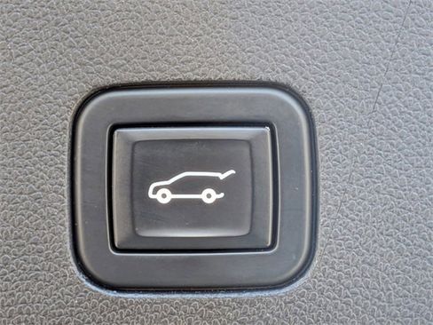 Used 2021 GMC Yukon Denali w/ Denali Premium Package image 14