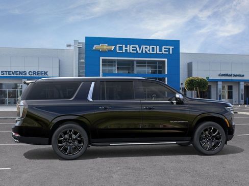 New 2025 Chevrolet Suburban Premier image 3