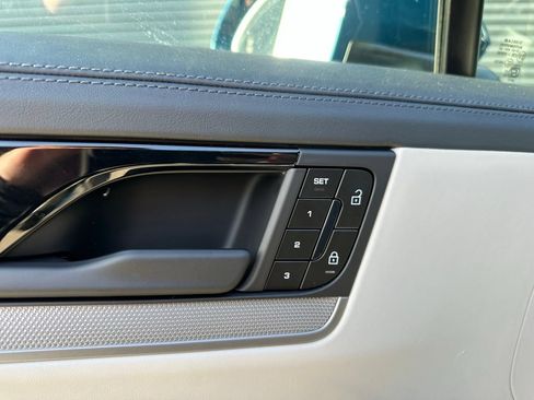 Certified 2026 Porsche Cayenne S AWD/4WD image 19