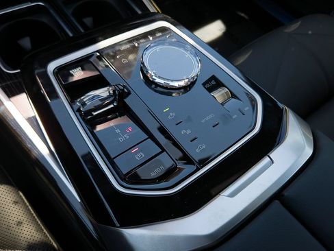 New 2026 BMW 740i w/ Premium Package RWD image 10