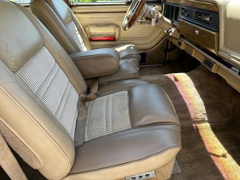 Used 1989 Jeep Grand Wagoneer image 31