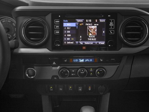Used 2016 Toyota Tacoma TRD Sport w/ Towing Package AWD/4WD image 10