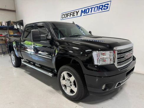 Used 2013 GMC Sierra 2500 Denali w/ Suspension Package, Off-Road AWD/4WD image 8