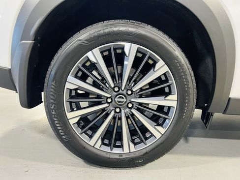 New 2026 Nissan Pathfinder Platinum image 14