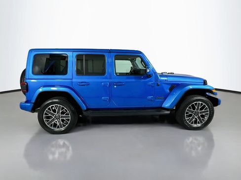 Used 2023 Jeep Wrangler Unlimited Sahara AWD/4WD image 8