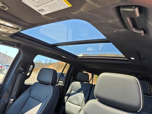 Certified 2023 GMC Yukon XL SLT image 12