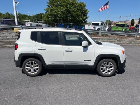 Used 2016 Jeep Renegade Latitude w/ Cold Weather Group FWD image 3