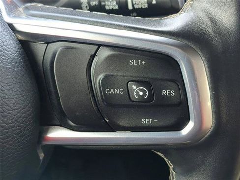 Used 2018 Jeep Wrangler Unlimited Sahara image 25