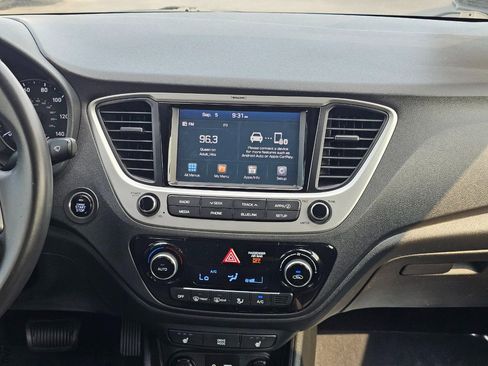 Used 2020 Hyundai Accent Limited image 21