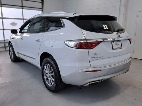 Used 2023 Buick Enclave Essence image 7