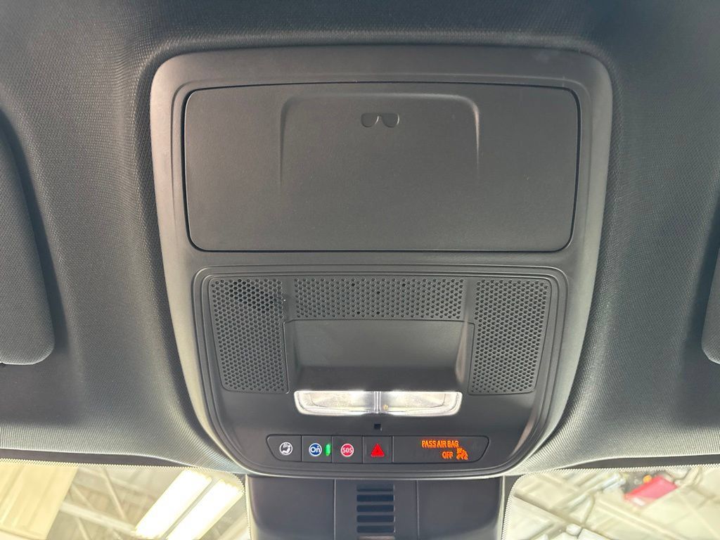 Used 2026 Chevrolet Traverse LT FWD image 38