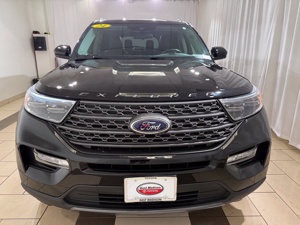 Used 2024 Ford Explorer XLT w/ Equipment Group 202A AWD/4WD image 8